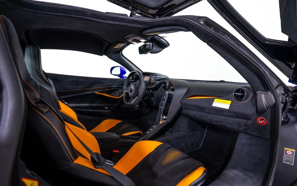 2025 McLaren 750S Coupe - Image 22 of 24