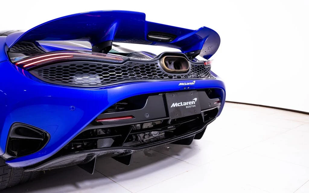 2025 McLaren 750S Coupe - Image 12 of 24