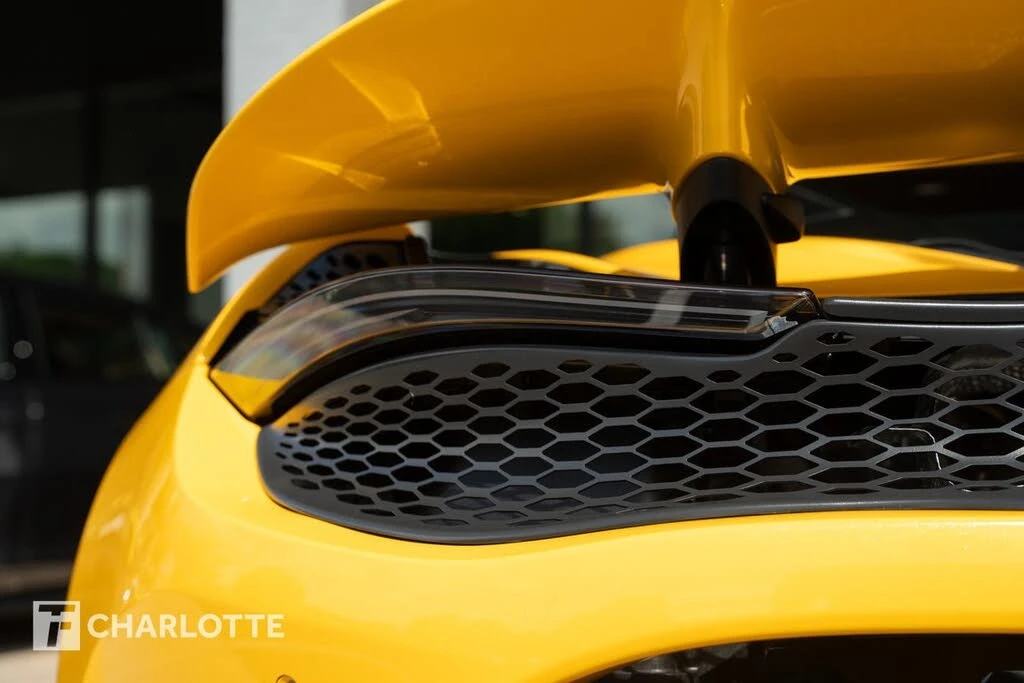 2025 McLaren 750S Coupe - Image 14 of 31