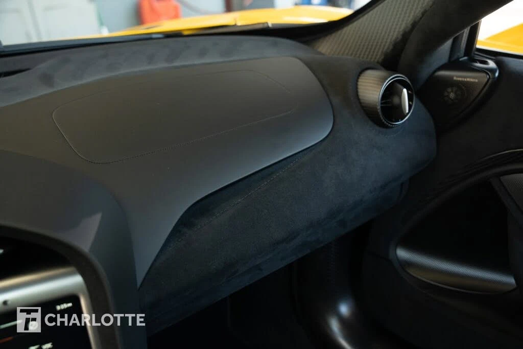 2025 McLaren 750S Coupe - Image 27 of 31