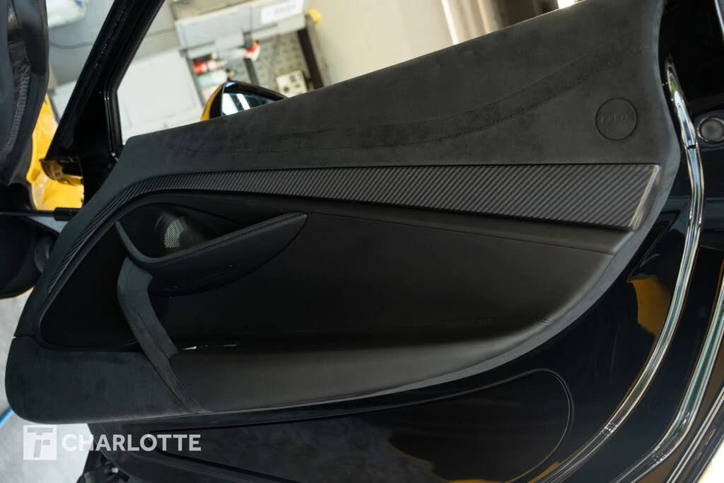 2025 McLaren 750S Coupe - Image 28 of 31