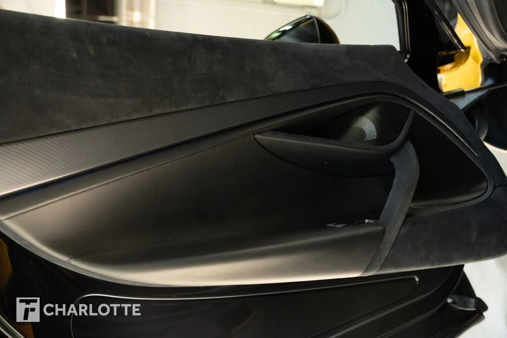 2025 McLaren 750S Coupe - Image 19 of 31