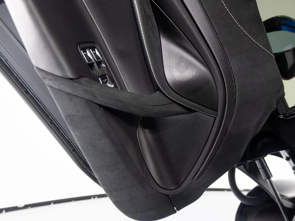 2025 McLaren 750S Coupe - Image 12 of 31
