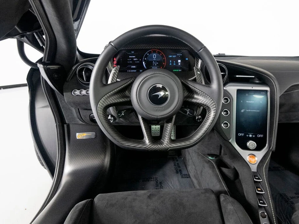 2025 McLaren 750S Coupe - Image 16 of 31