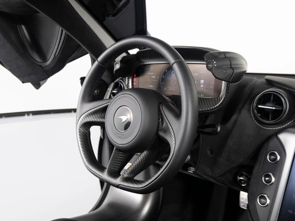 2025 McLaren 750S Coupe - Image 28 of 31