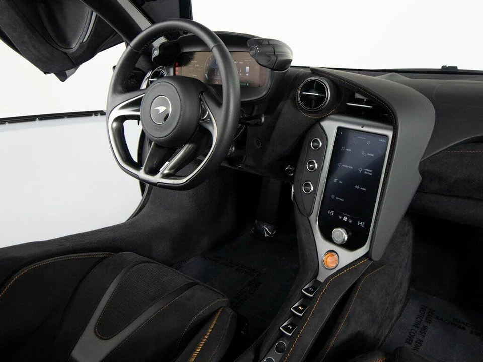 2025 McLaren 750S Coupe - Image 26 of 31