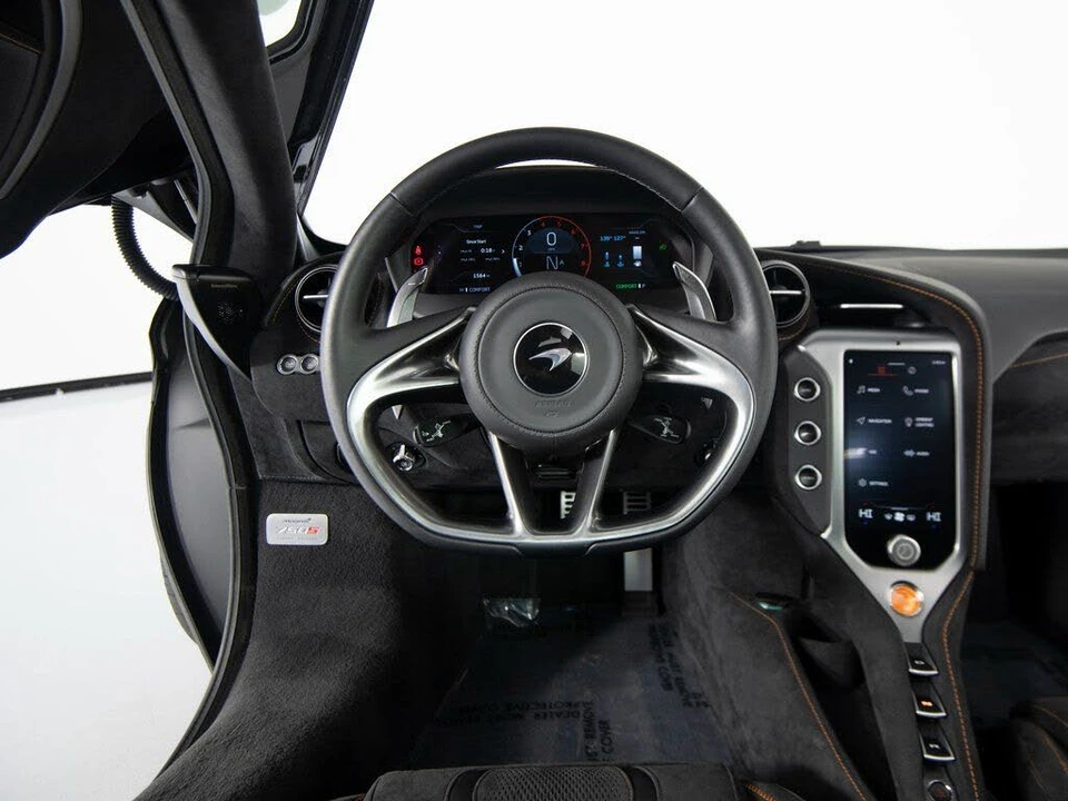 2025 McLaren 750S Coupe - Image 15 of 31