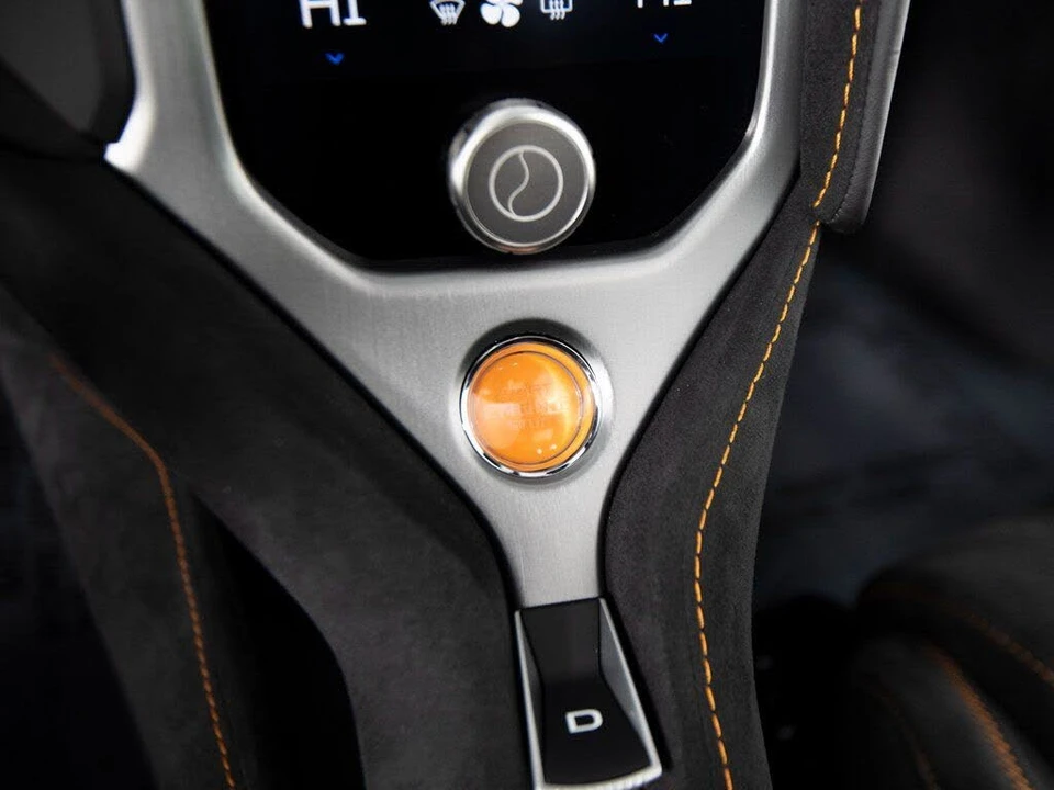 2025 McLaren 750S Coupe - Image 21 of 31