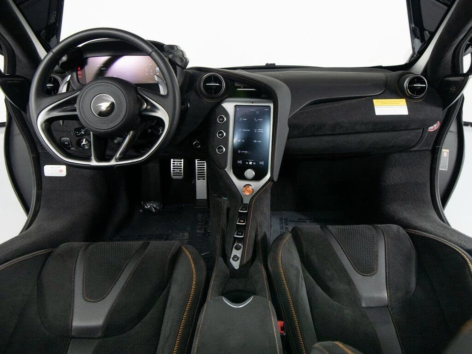 2025 McLaren 750S Coupe - Image 28 of 31