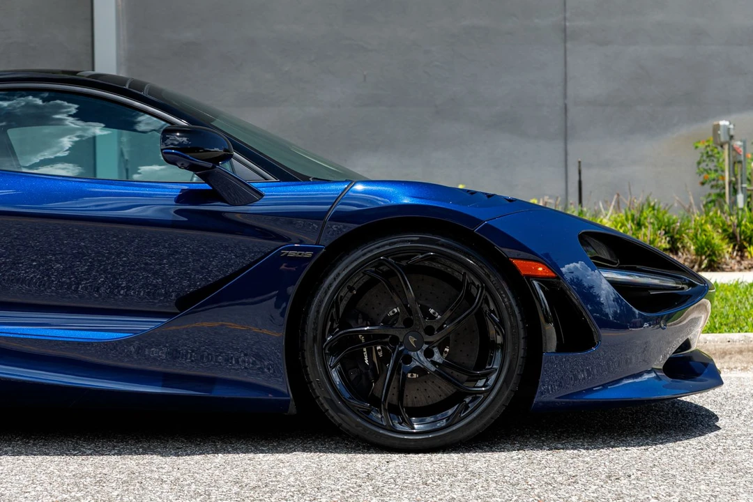 2025 McLaren 750S - Image 14 of 31