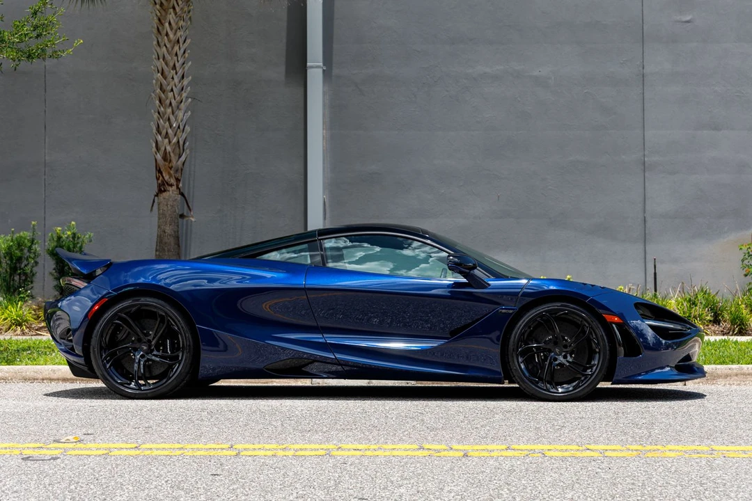 2025 McLaren 750S - Image 9 of 31