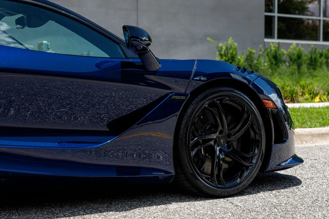 2025 McLaren 750S - Image 17 of 31