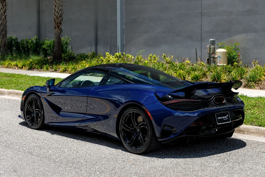 2025 McLaren 750S - Image 26 of 31