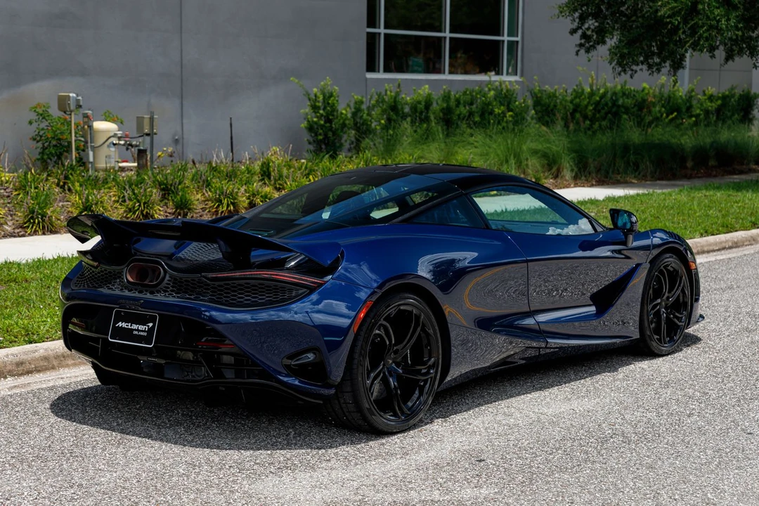 2025 McLaren 750S - Image 10 of 31