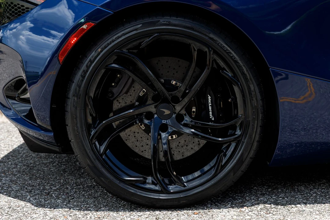 2025 McLaren 750S - Image 16 of 31