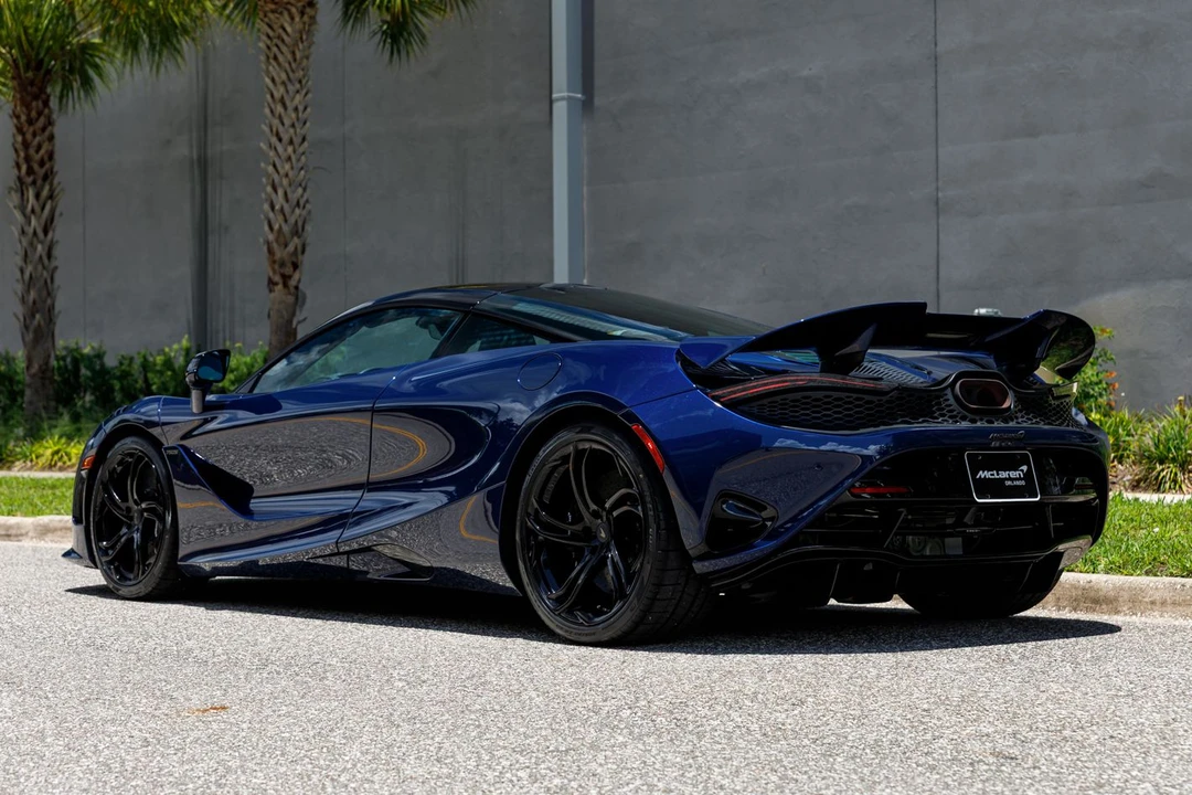 2025 McLaren 750S - Image 27 of 31