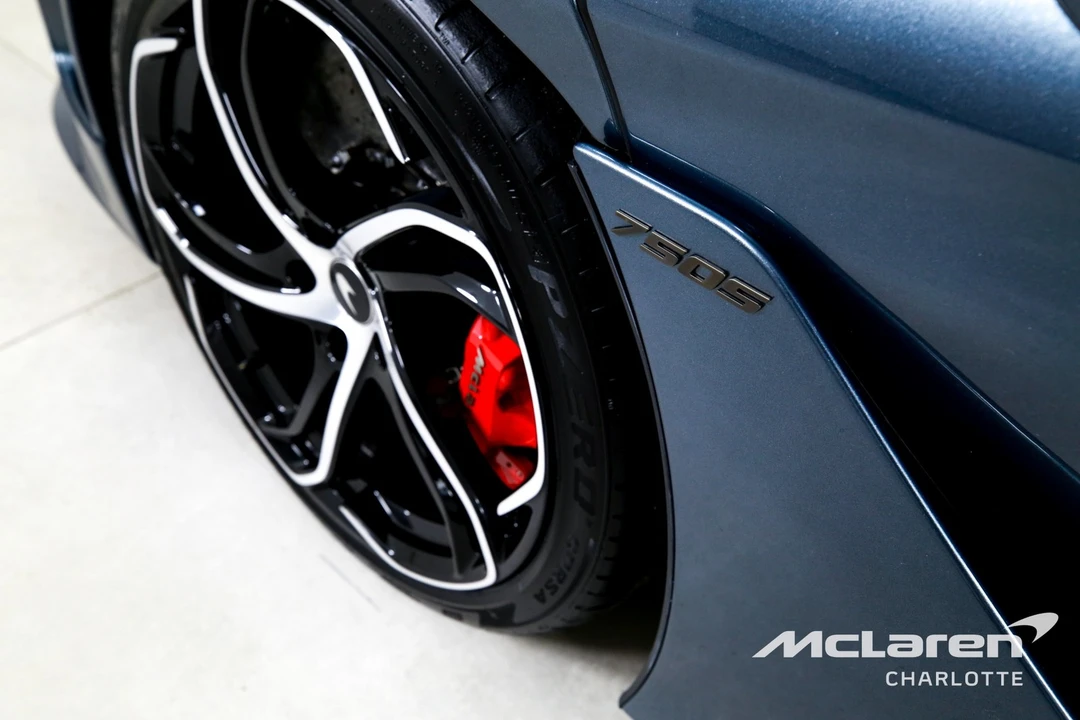 2025 McLaren 750S - Image 28 of 30