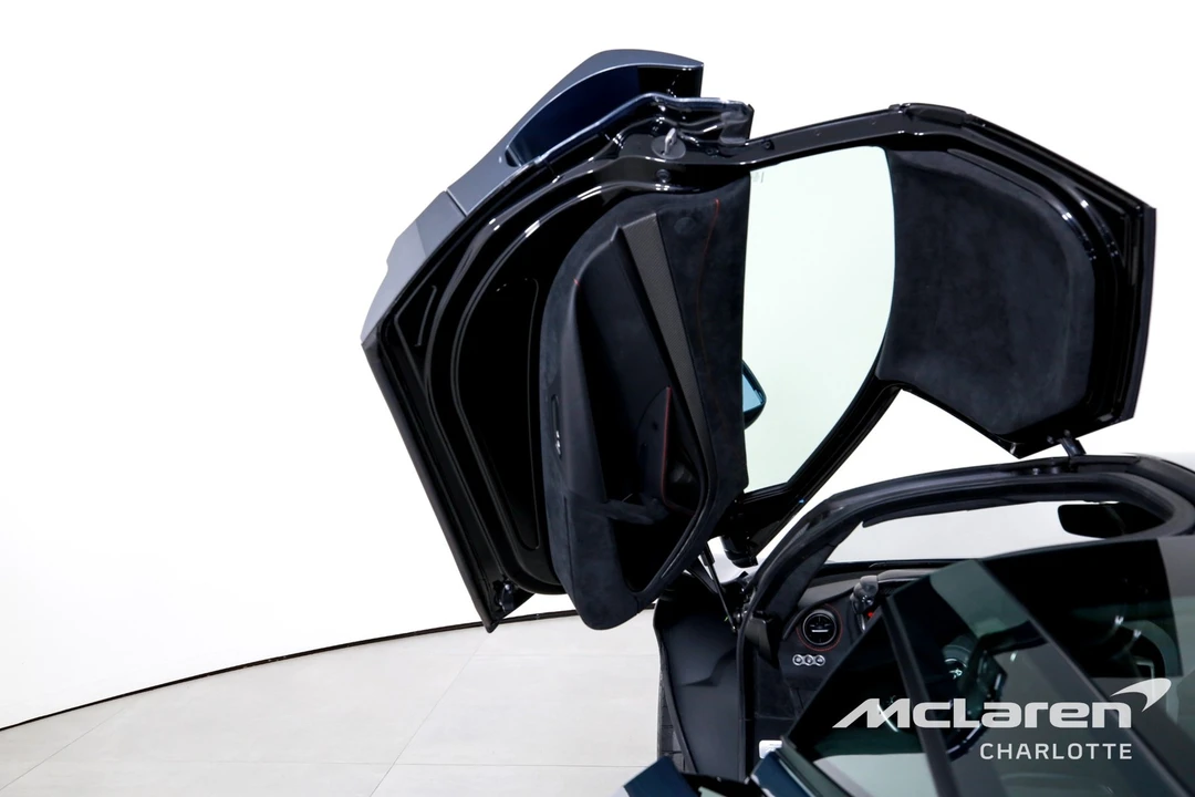 2025 McLaren 750S - Image 11 of 30