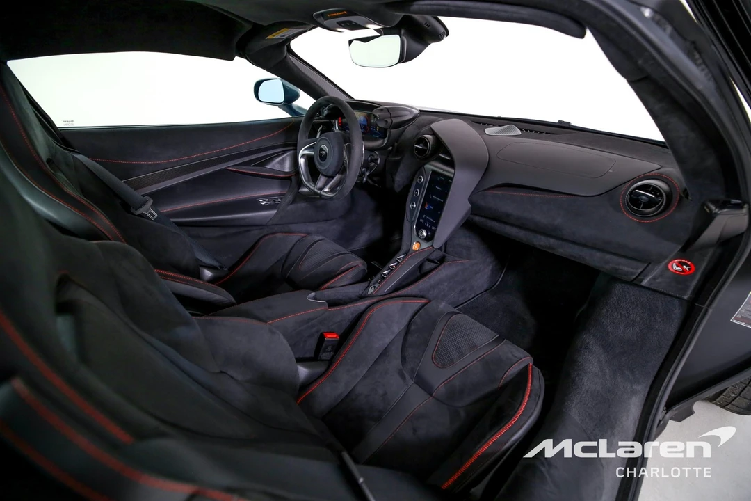 2025 McLaren 750S - Image 19 of 30
