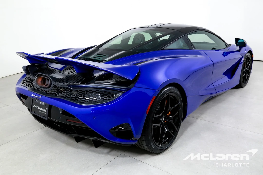 2025 McLaren 750S - Image 9 of 12