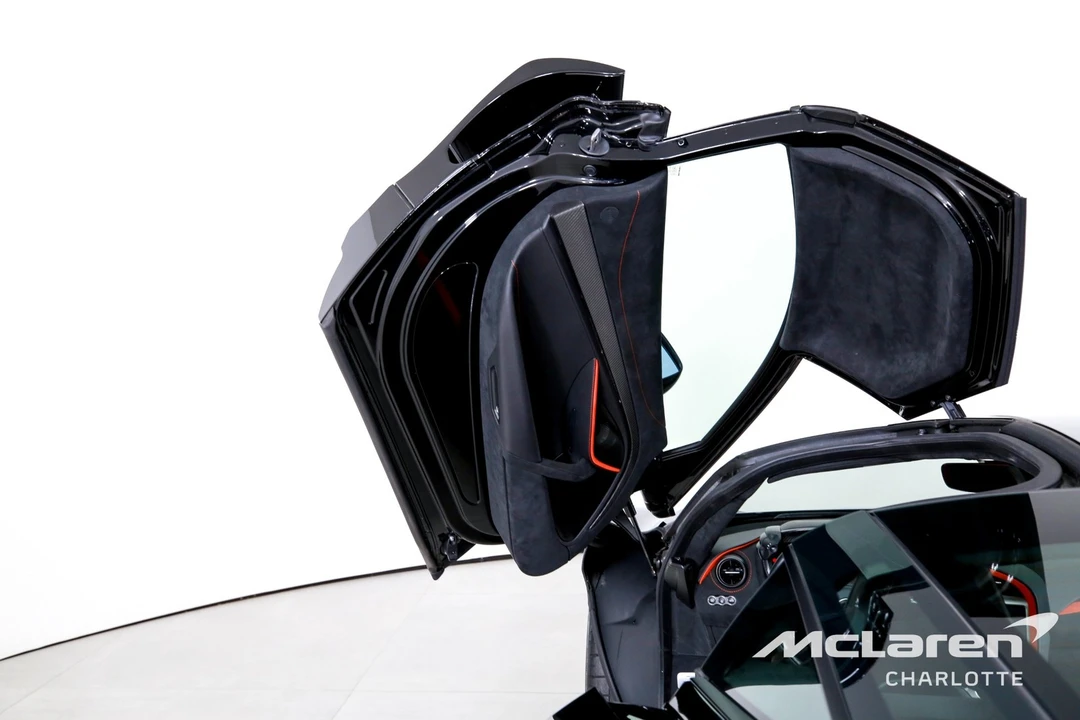 2025 McLaren 750S - Image 11 of 12