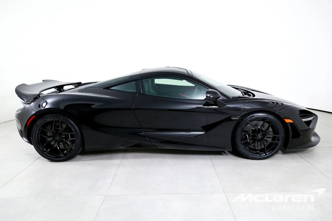 2025 McLaren 750S - Image 10 of 12