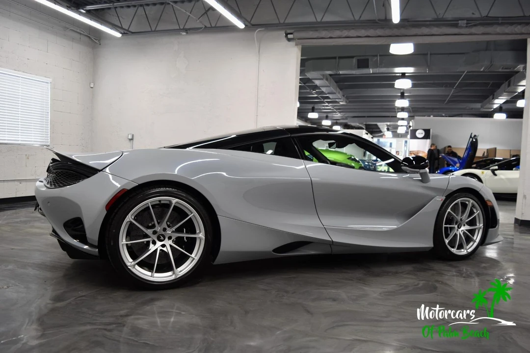 2025 McLaren 750S - Image 17 of 21