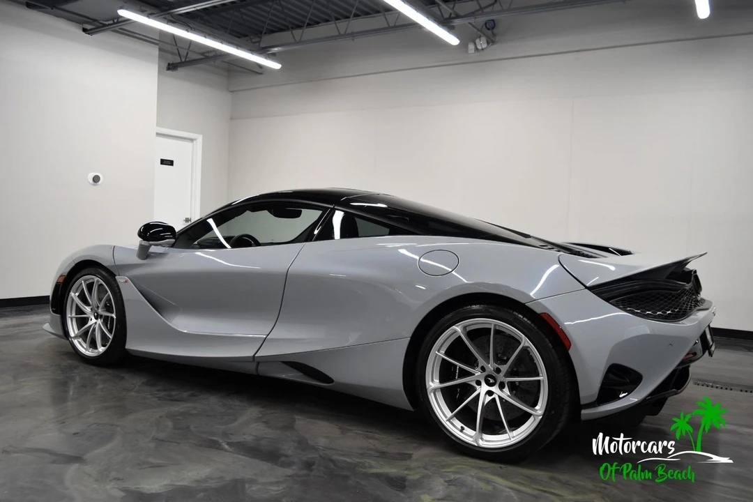 2025 McLaren 750S - Image 9 of 21