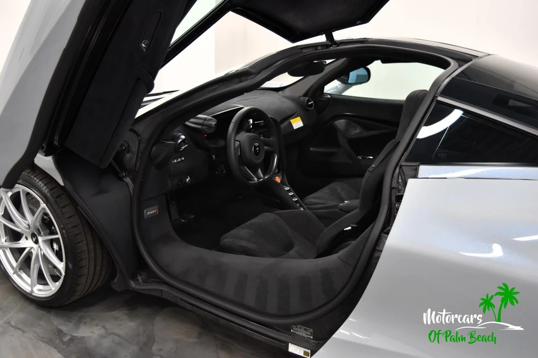 2025 McLaren 750S - Image 21 of 21