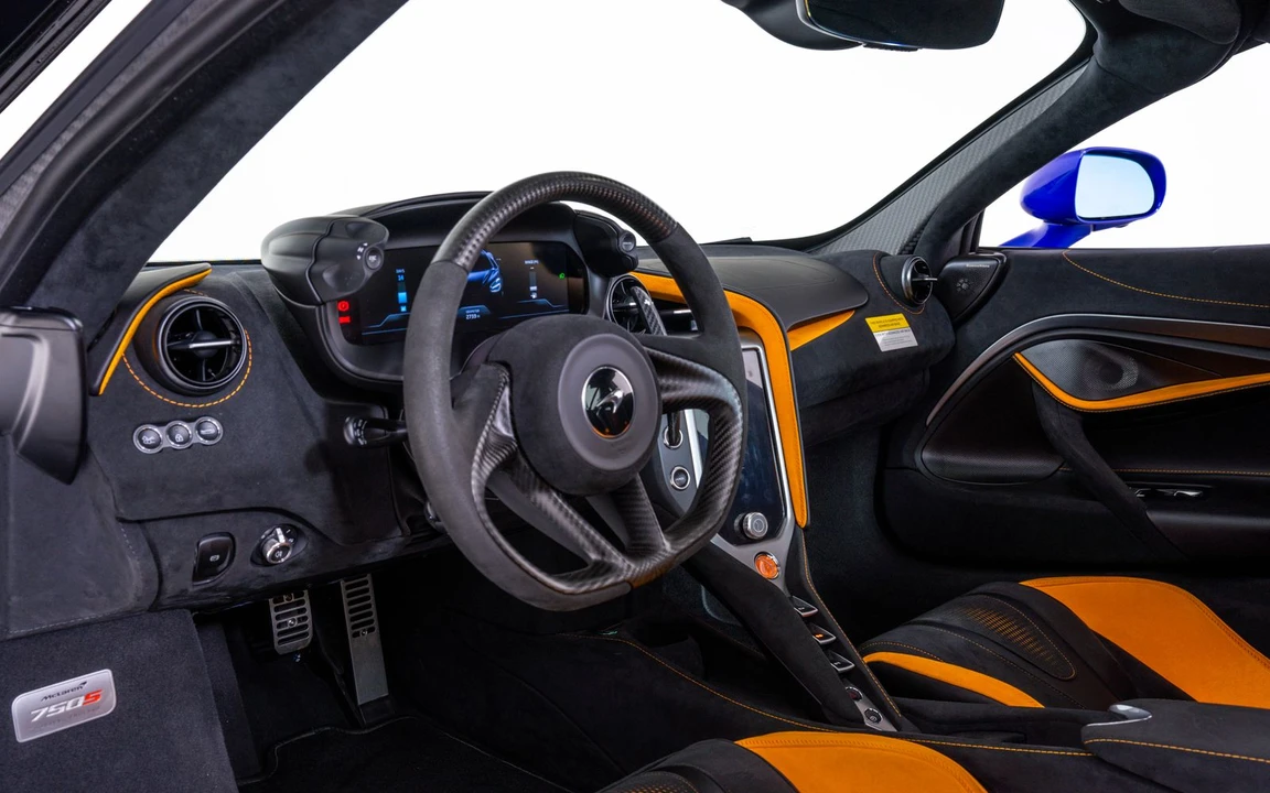 2025 McLaren 750S - Image 20 of 23
