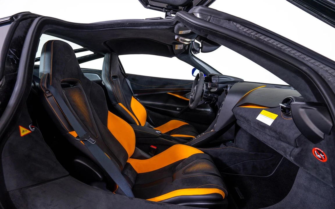 2025 McLaren 750S - Image 22 of 23