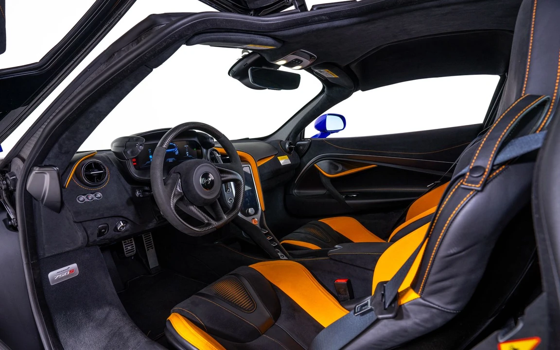 2025 McLaren 750S - Image 19 of 23