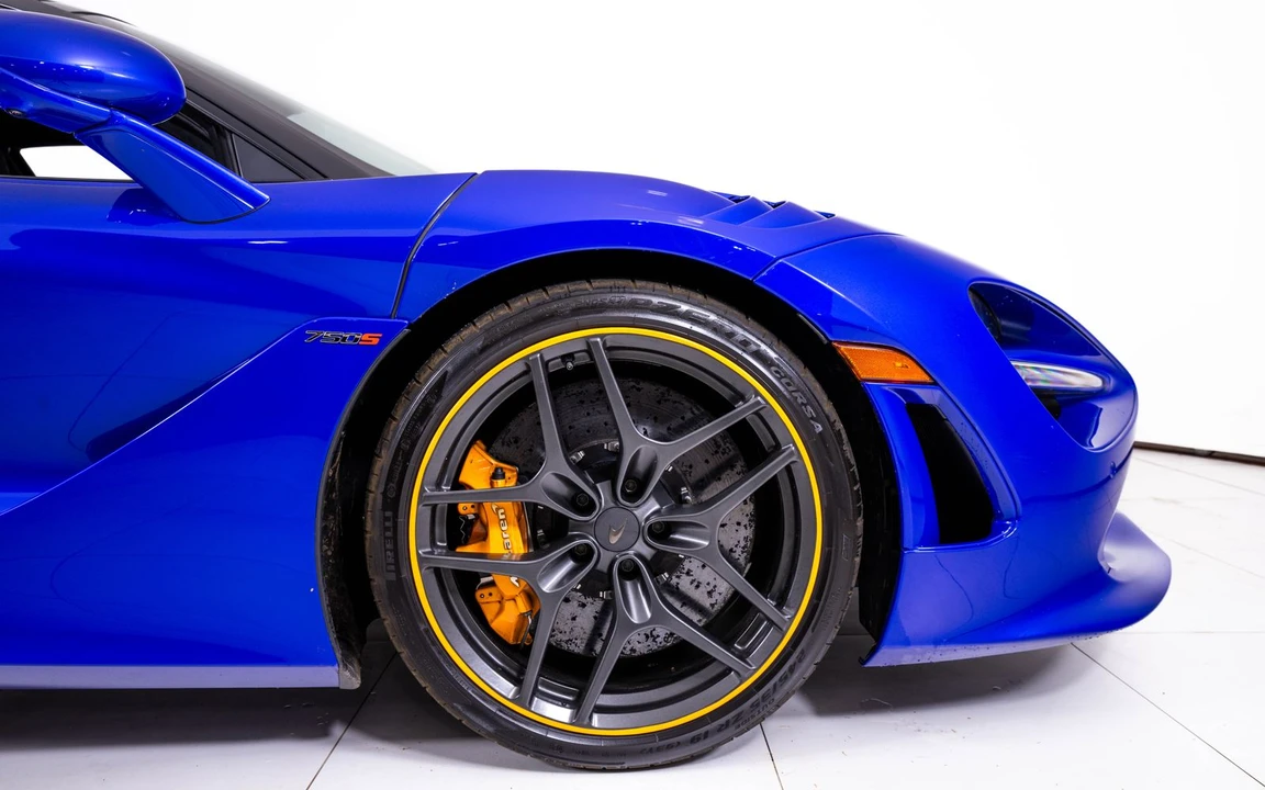 2025 McLaren 750S - Image 17 of 23