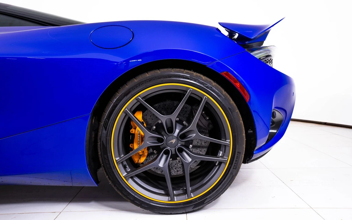 2025 McLaren 750S - Image 15 of 23