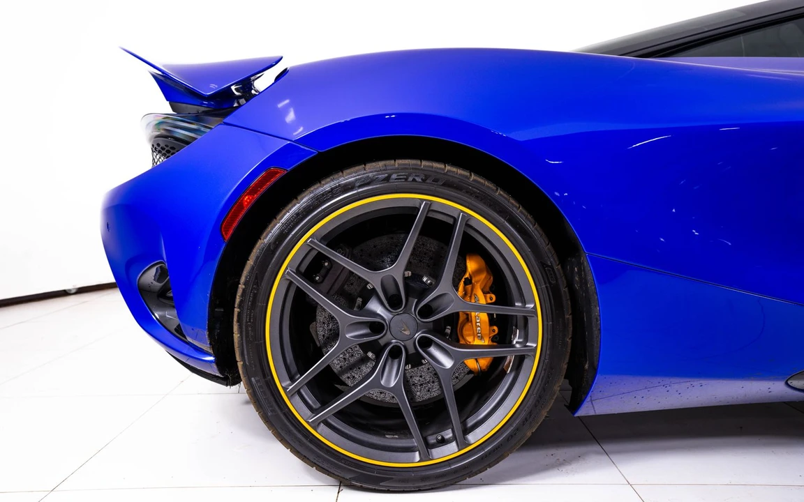 2025 McLaren 750S - Image 16 of 23