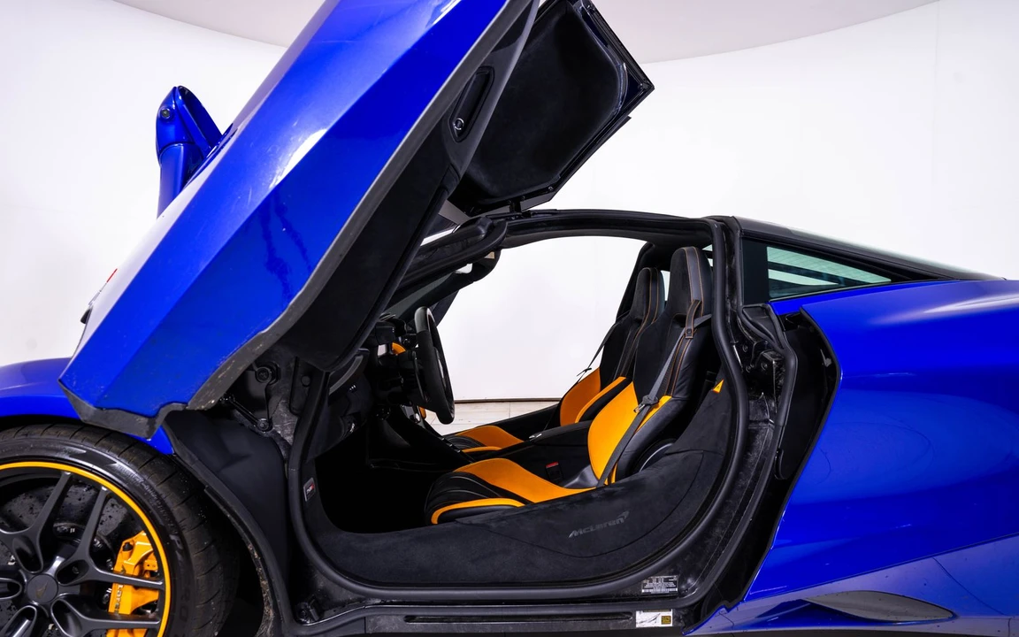 2025 McLaren 750S - Image 18 of 23