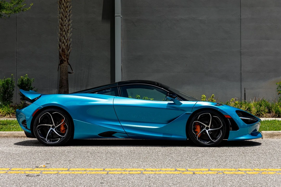 2025 McLaren 750S - Image 9 of 31