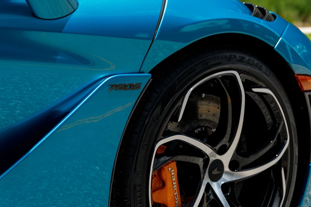 2025 McLaren 750S - Image 17 of 31
