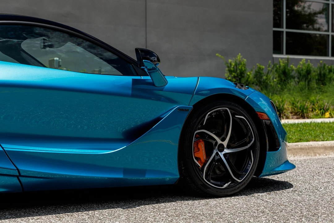 2025 McLaren 750S - Image 13 of 31
