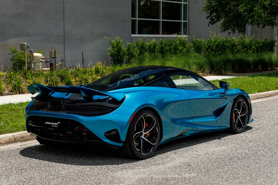 2025 McLaren 750S - Image 10 of 31