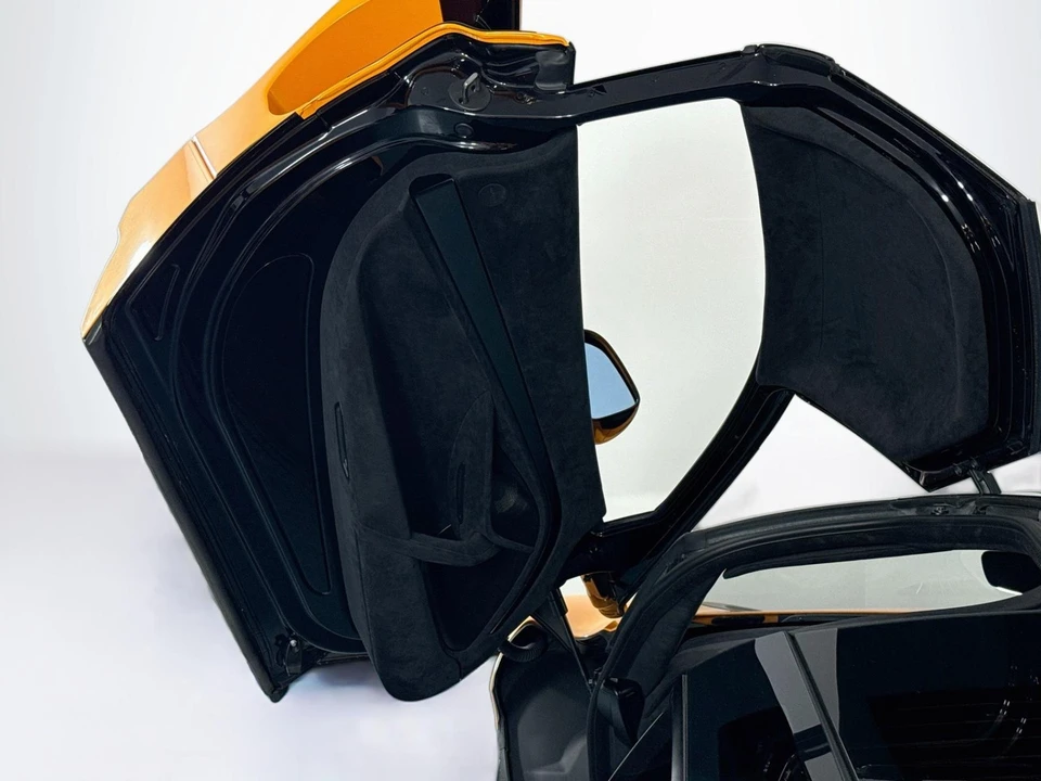2025 McLaren 750S - Image 19 of 31