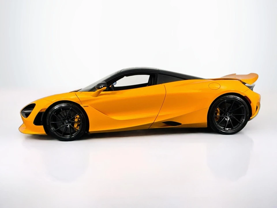 2025 McLaren 750S - Image 8 of 31