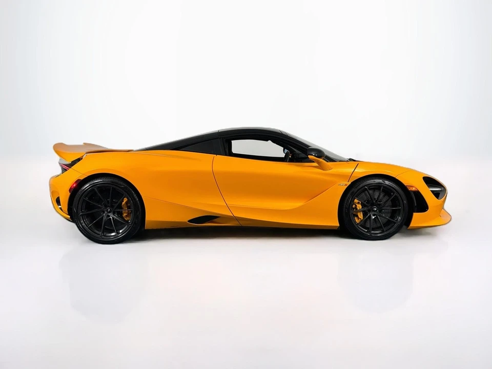 2025 McLaren 750S - Image 4 of 31