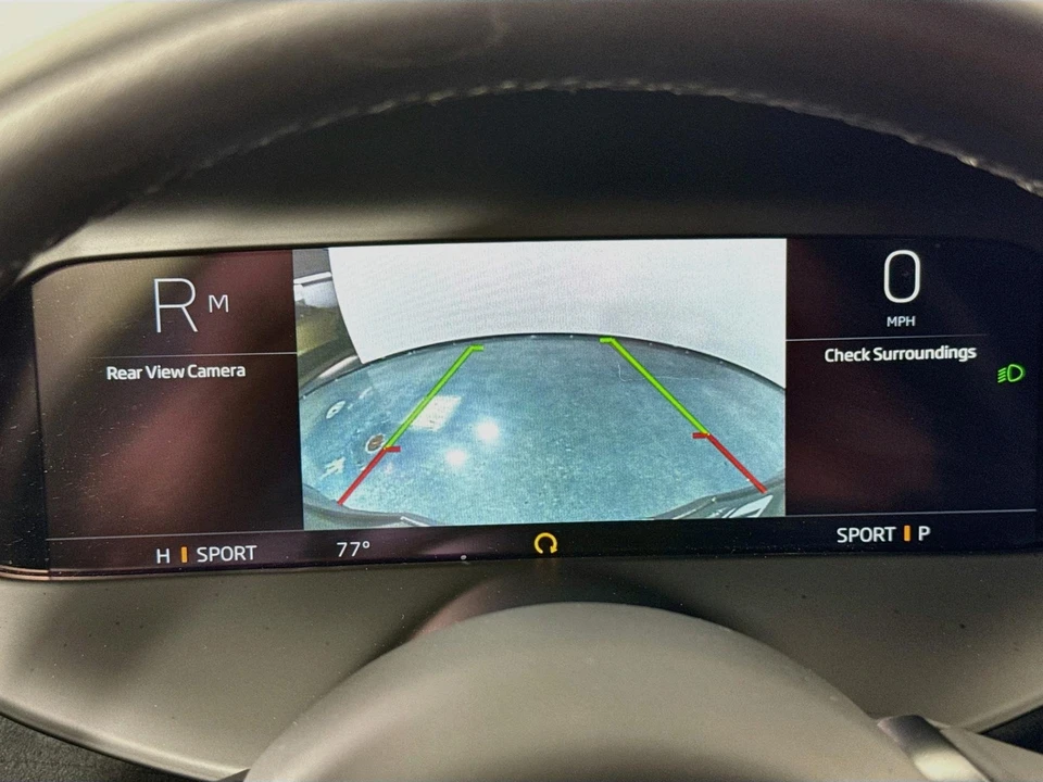 2025 McLaren 750S - Image 16 of 31