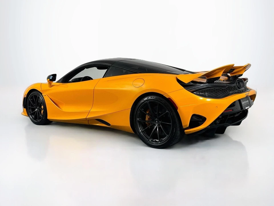 2025 McLaren 750S - Image 7 of 31