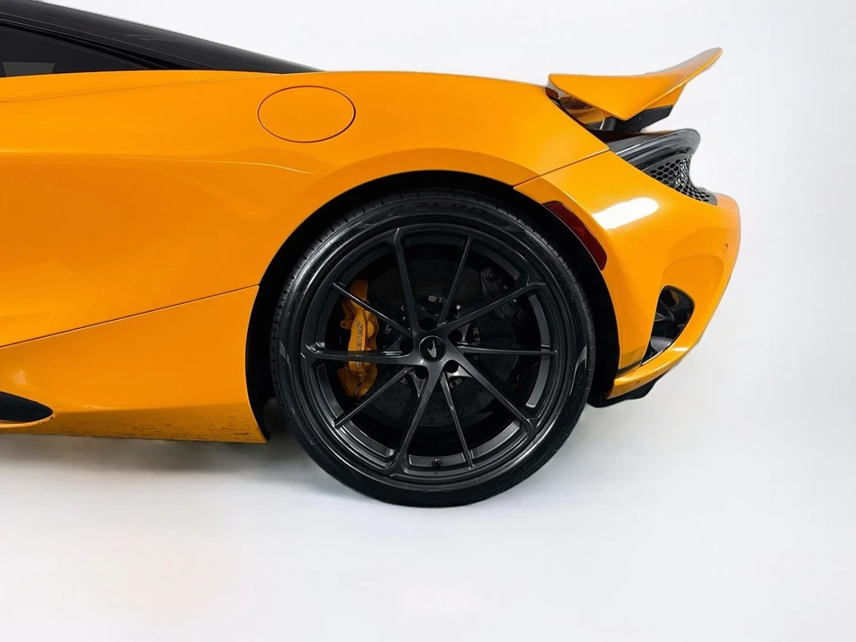 2025 McLaren 750S - Image 29 of 31