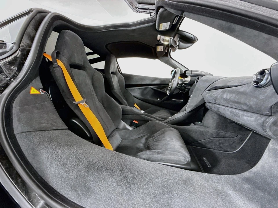2025 McLaren 750S - Image 26 of 31