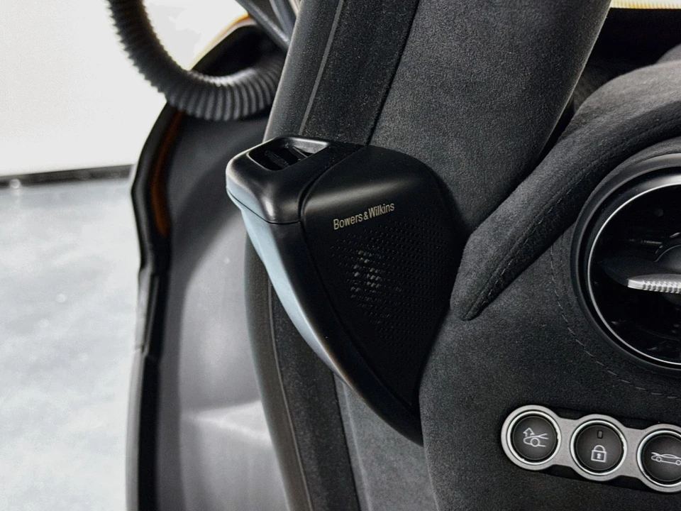 2025 McLaren 750S - Image 20 of 31
