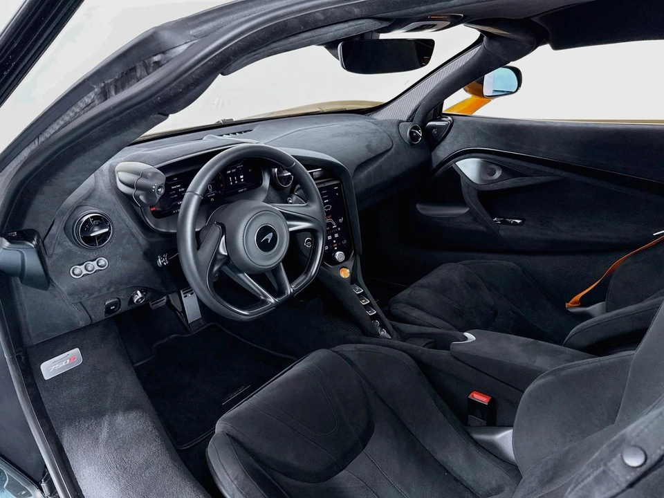 2025 McLaren 750S - Image 23 of 31