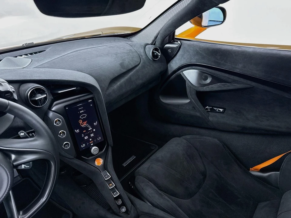 2025 McLaren 750S - Image 24 of 31